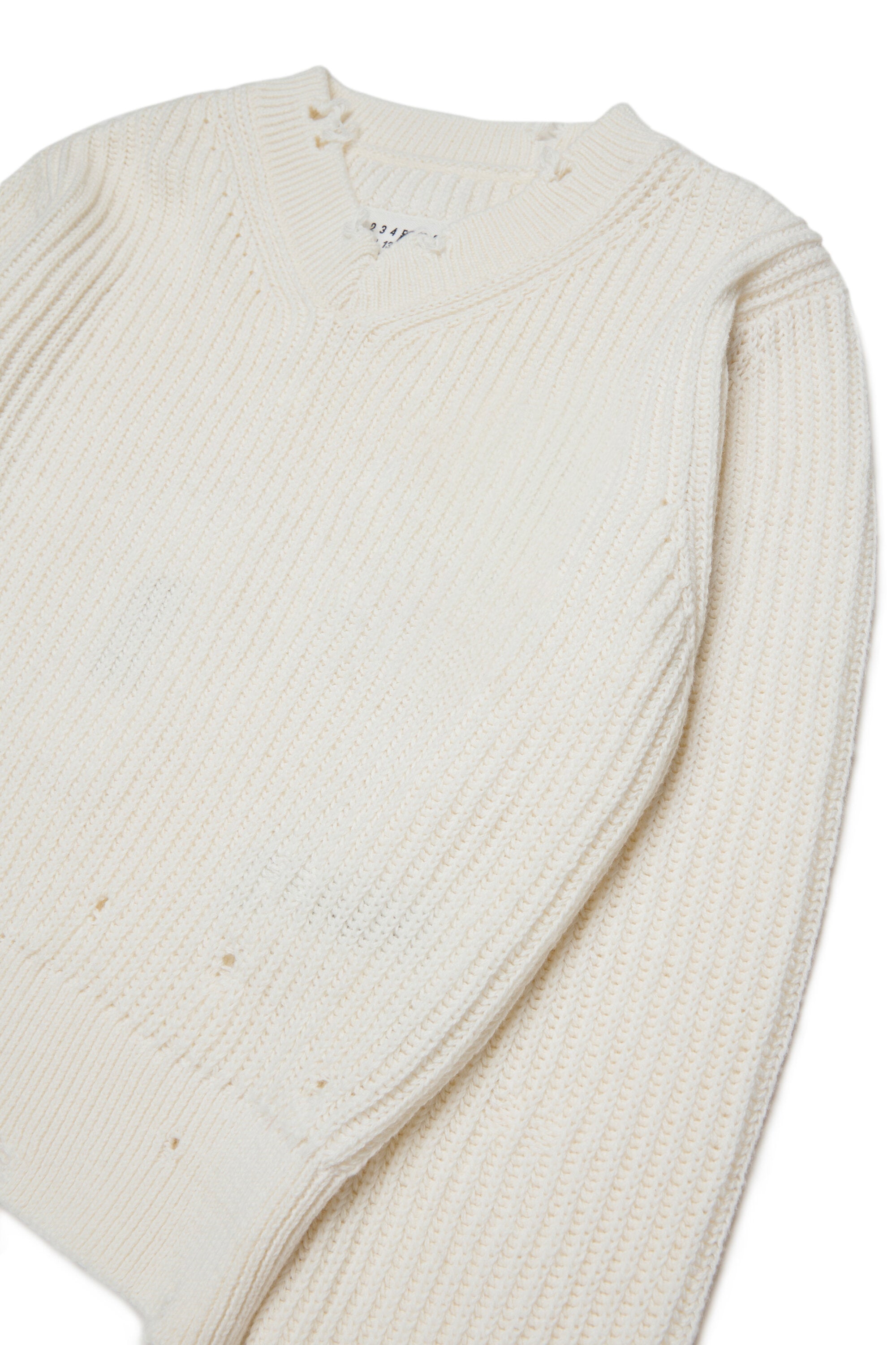 V-Ausschnitt Pullover mit Rissen