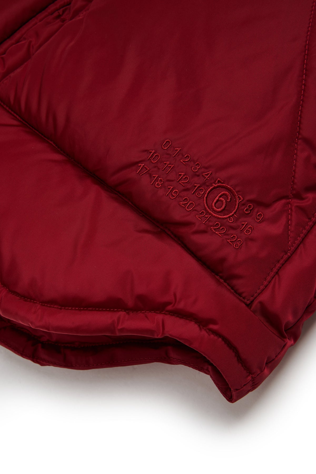 Gefütterte Jacke mit Logo