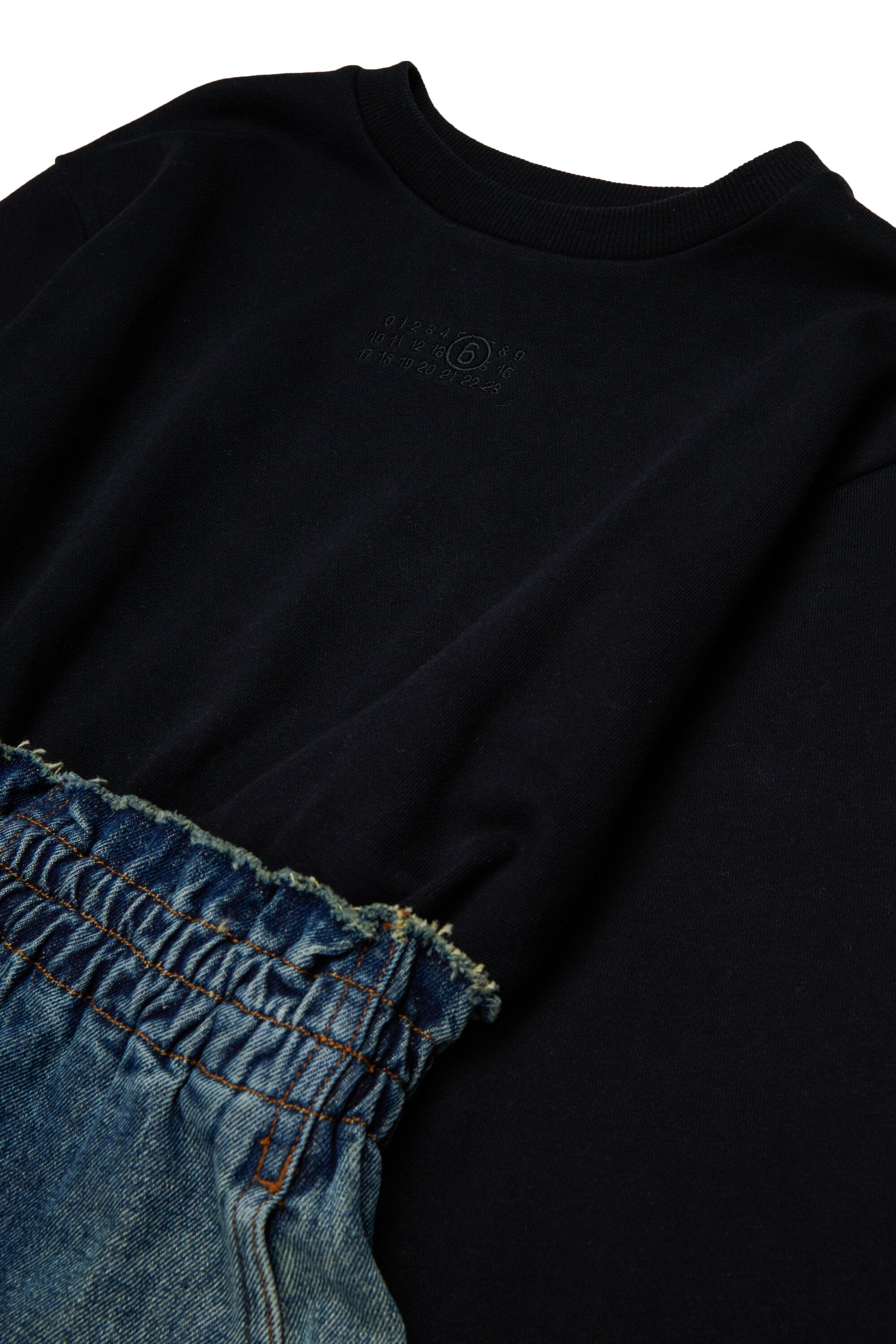 Kleid aus Sweatstoff und Denim mit Logo