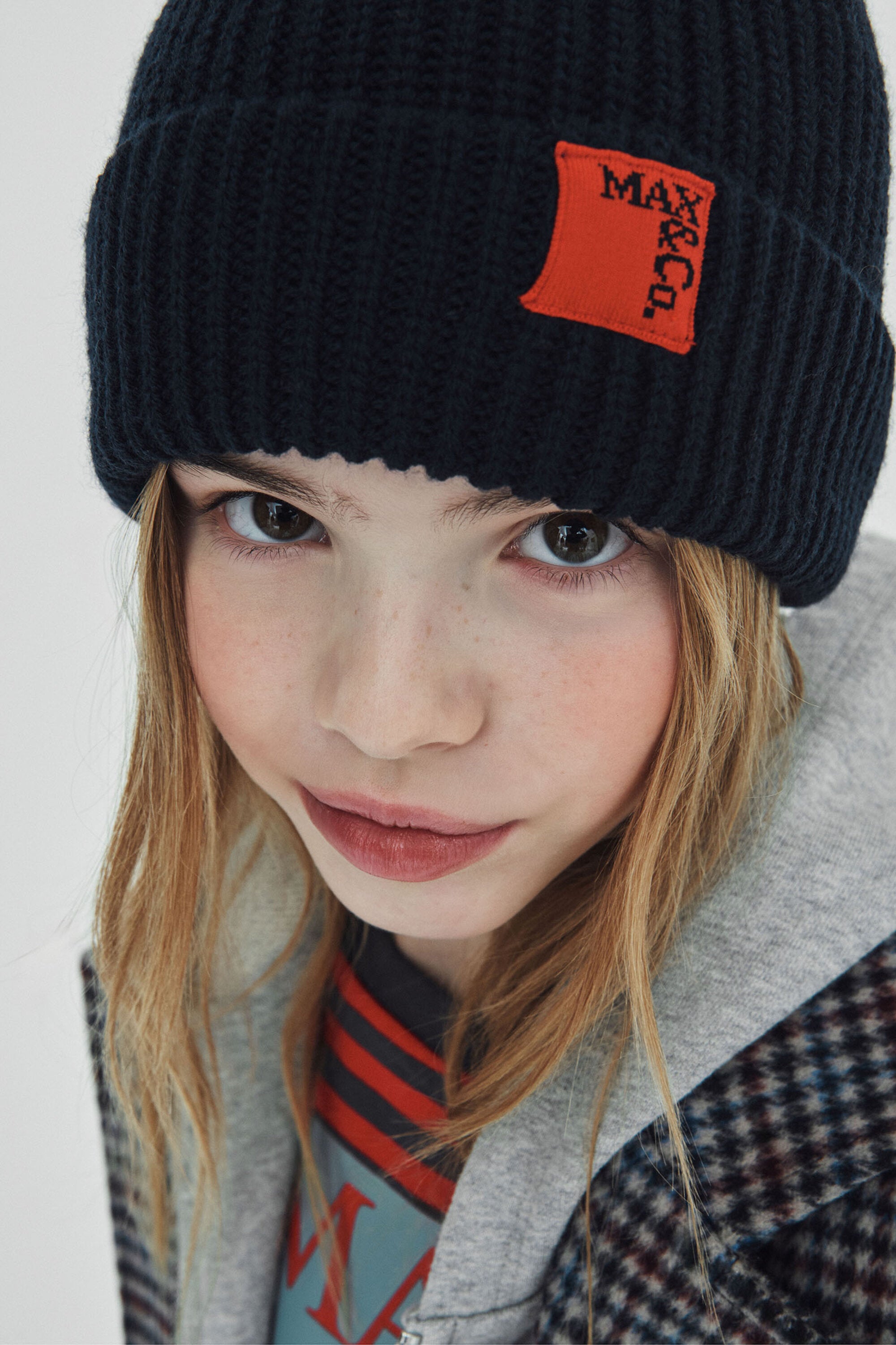 Berretto beanie in misto lana con patch