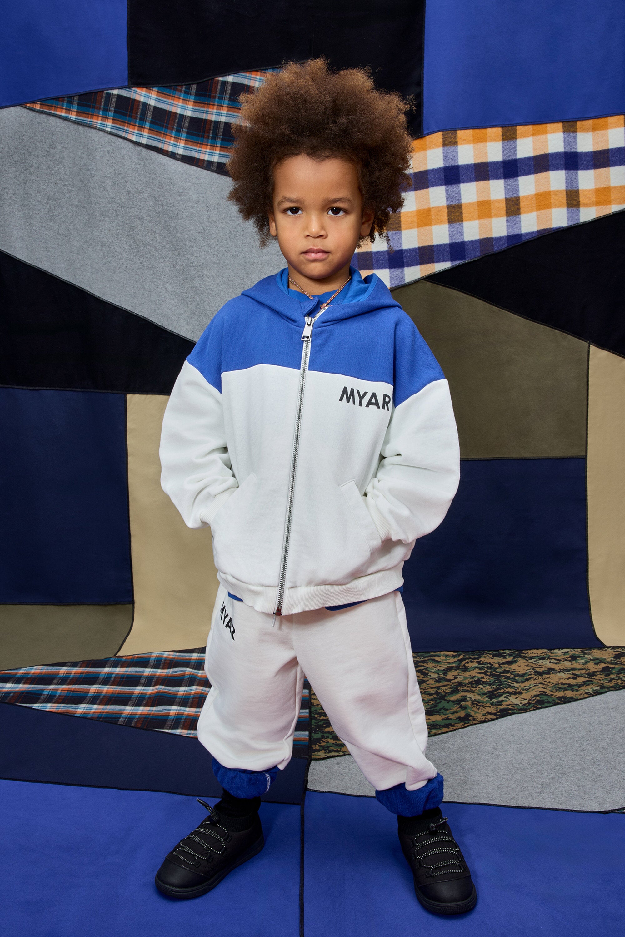 Kapuzenpullover mit MYAR-Logo