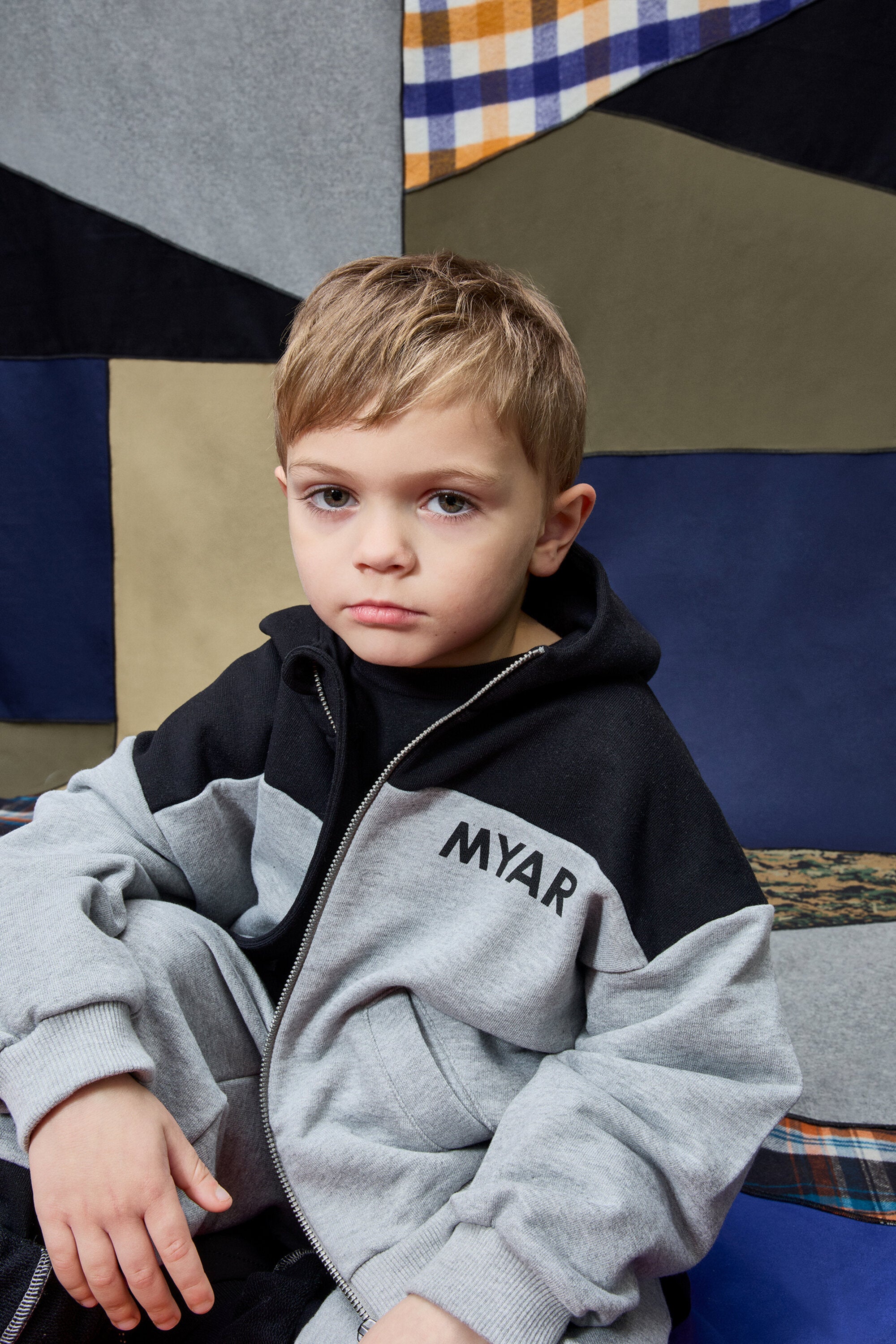 Kapuzenpullover mit MYAR-Logo