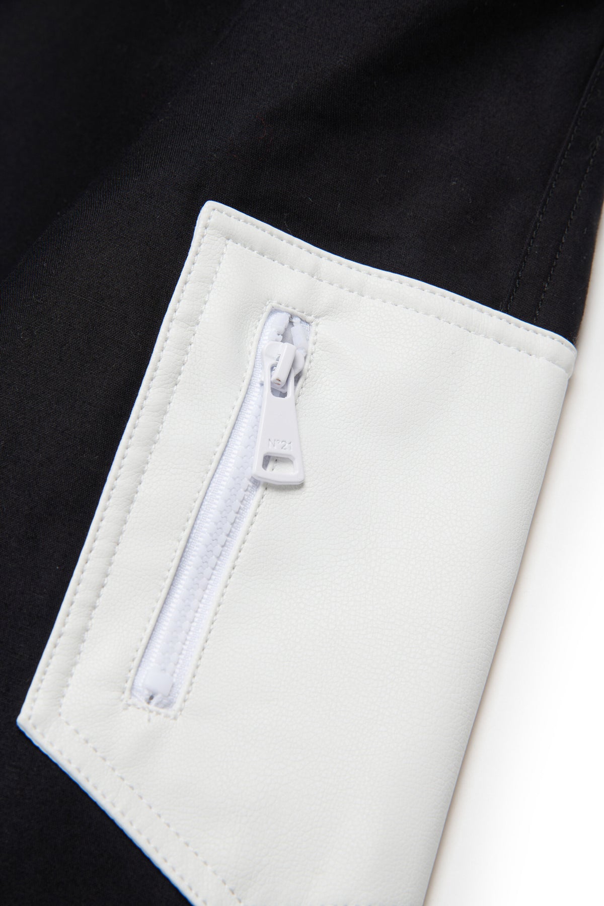 Gabardina con logo