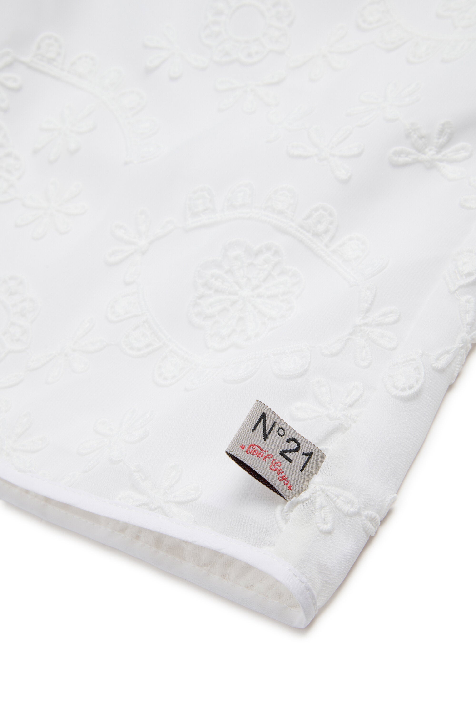 Short brodé avec logo