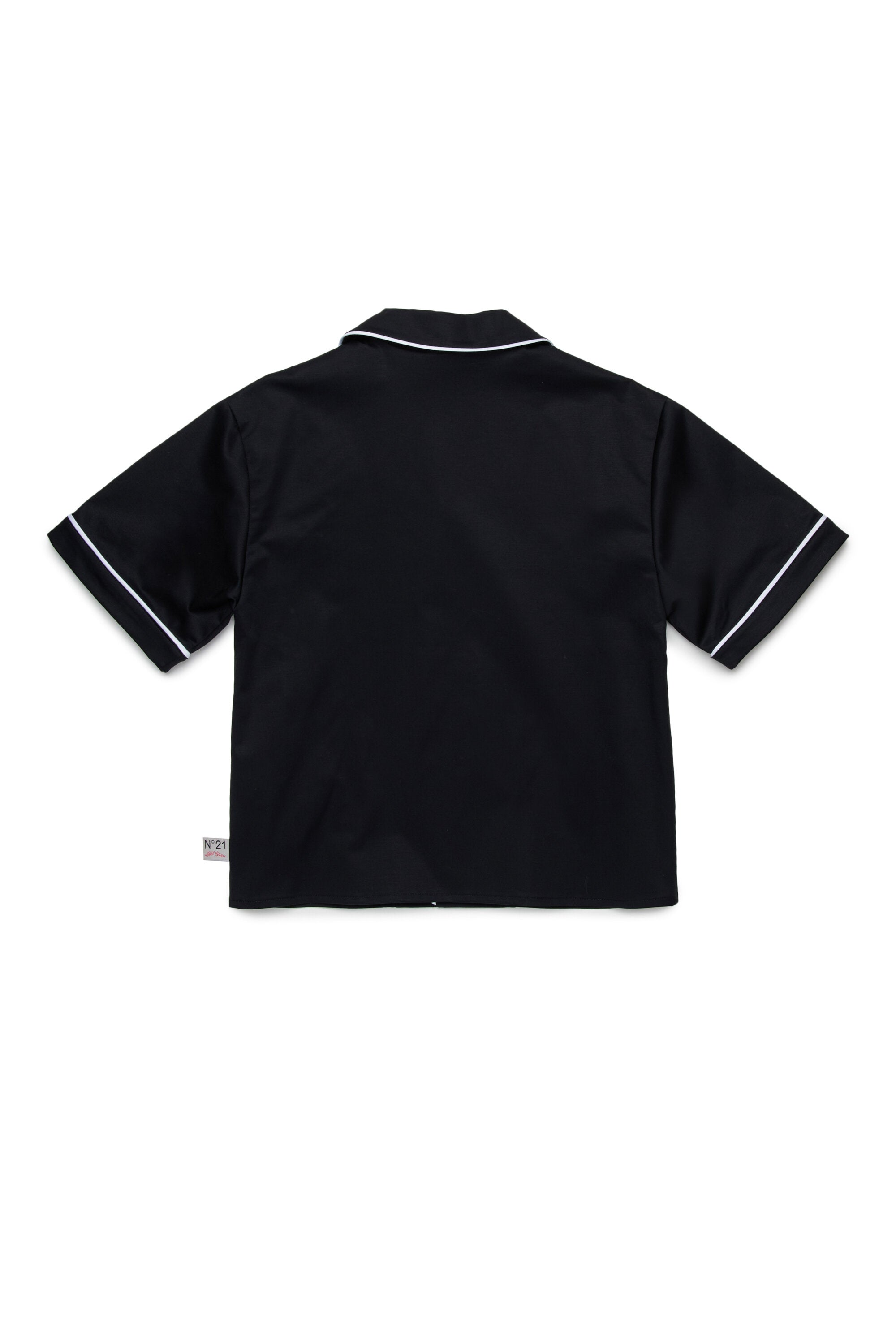 Kurzarmhemd mit kontrastierenden Paspeln