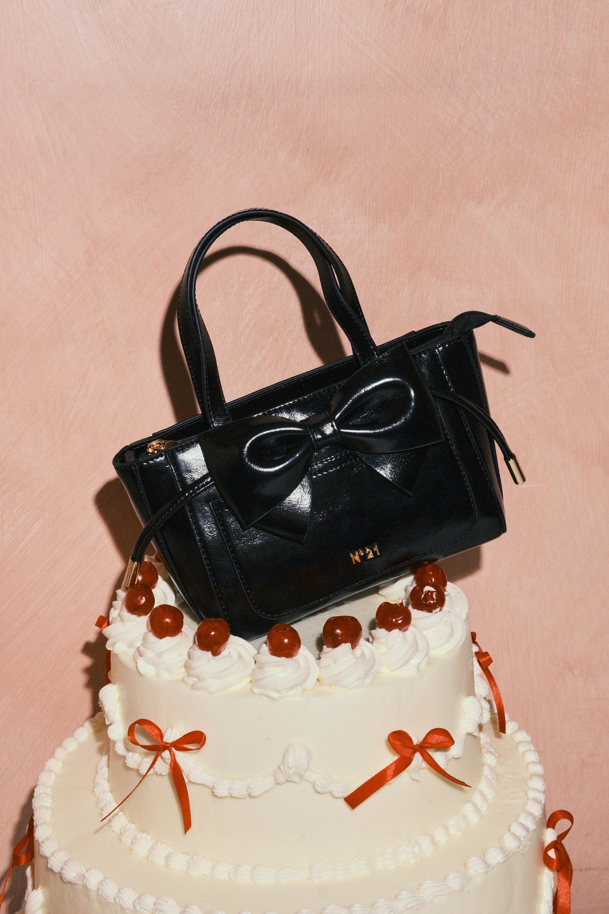 Bolso bandolera con maxi lazo