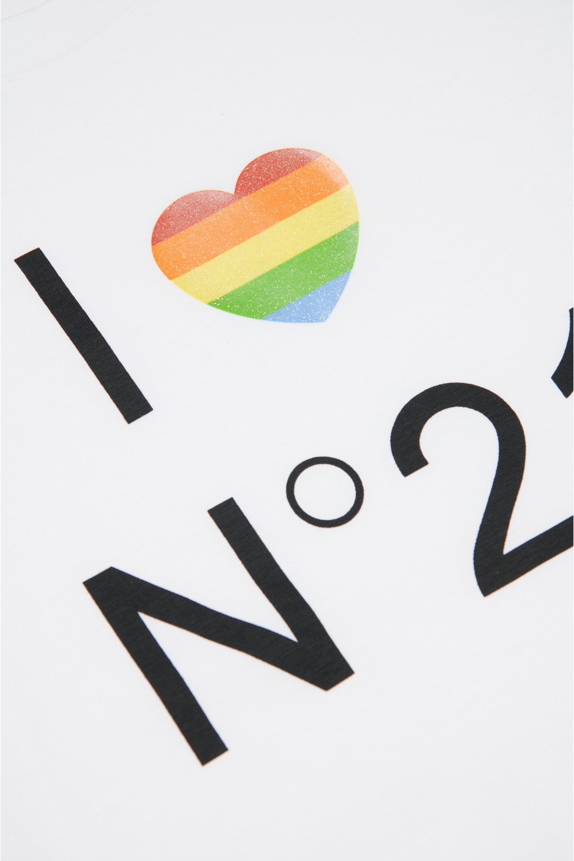 T-shirt branded with I Love N°21 logo