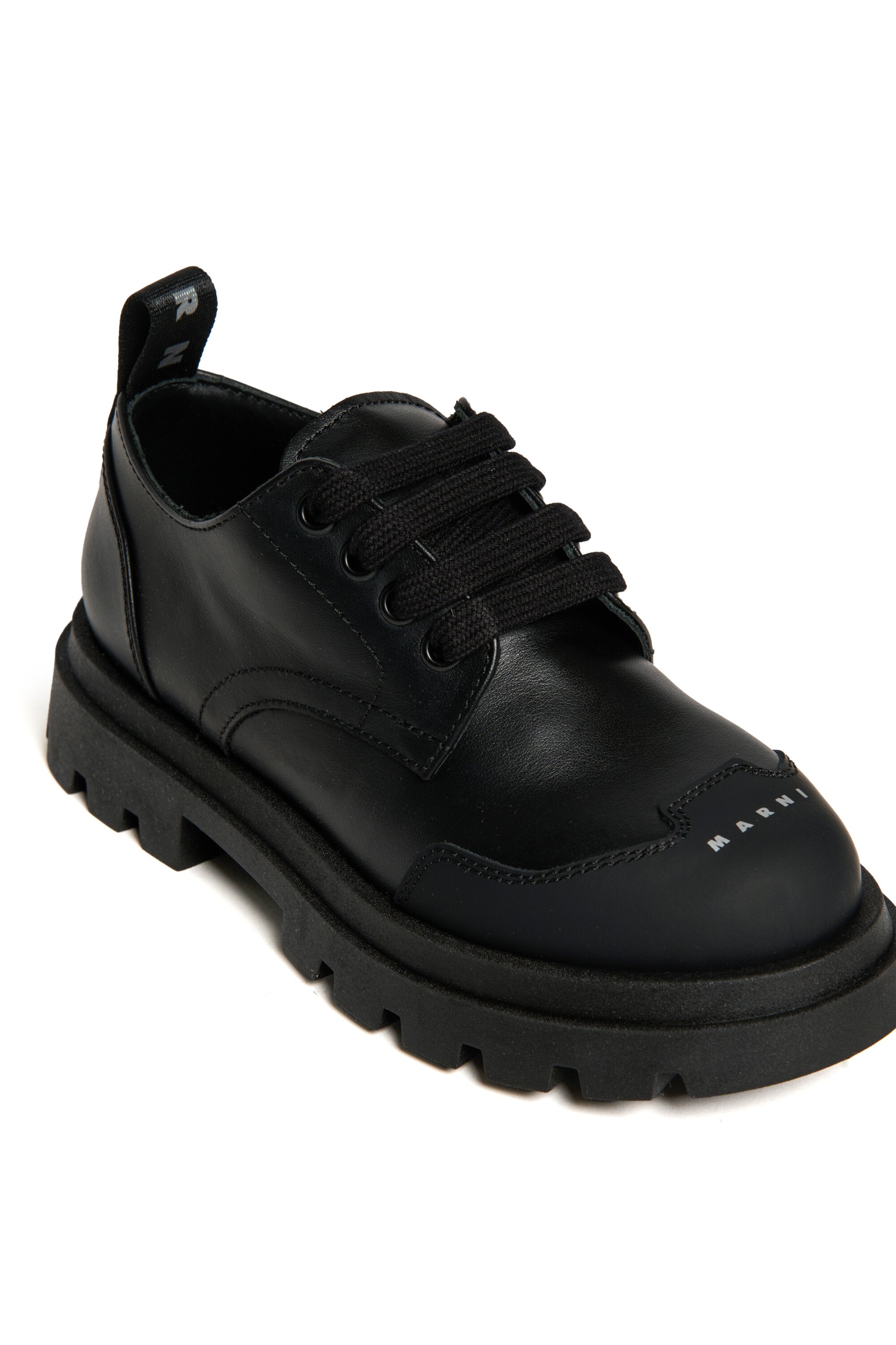 Scarpe stringate con logo sulla punta