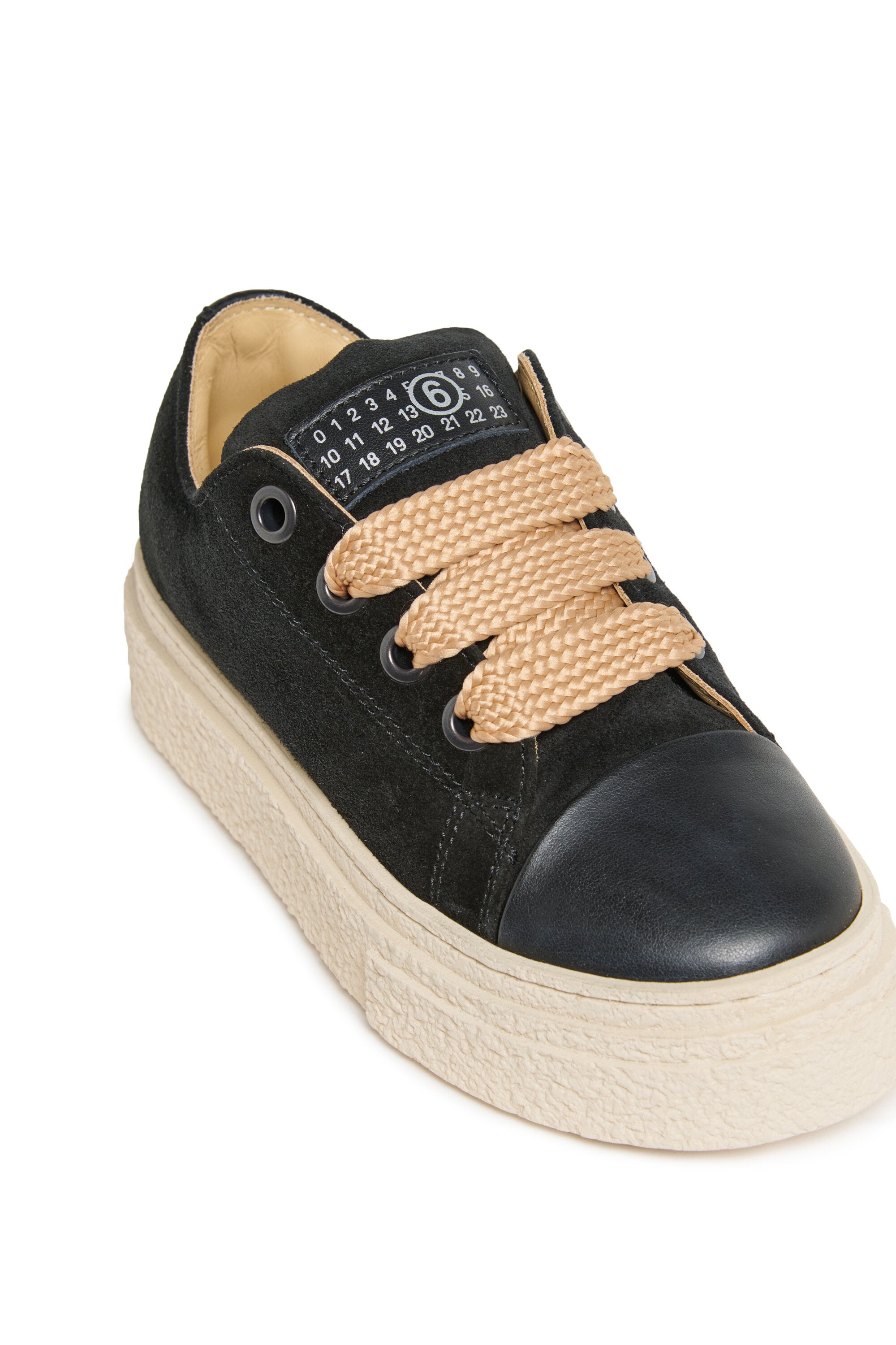 Sneakers basse con suola platform