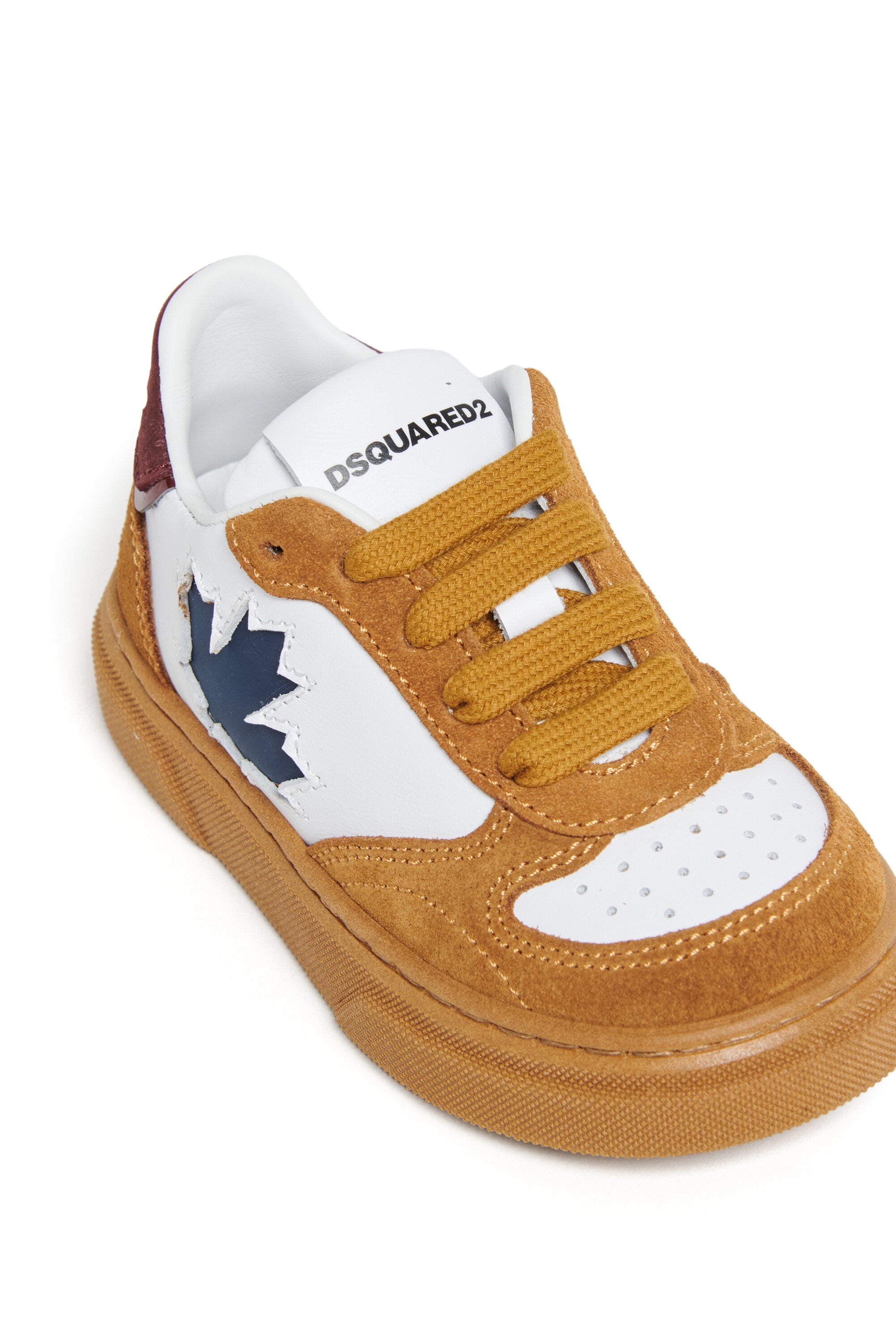 Niedrige Sneaker zum Schnüren mit Maple Leaf
