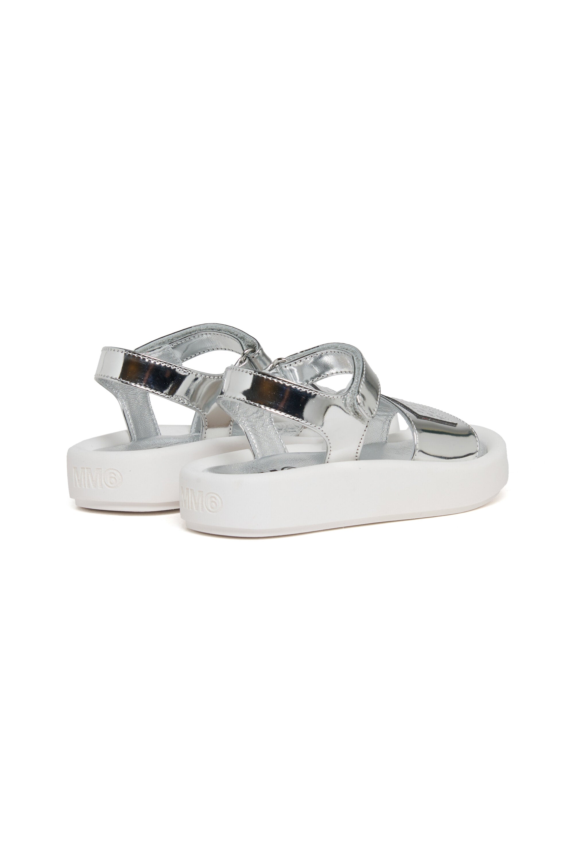 Sandali metallici con logo
