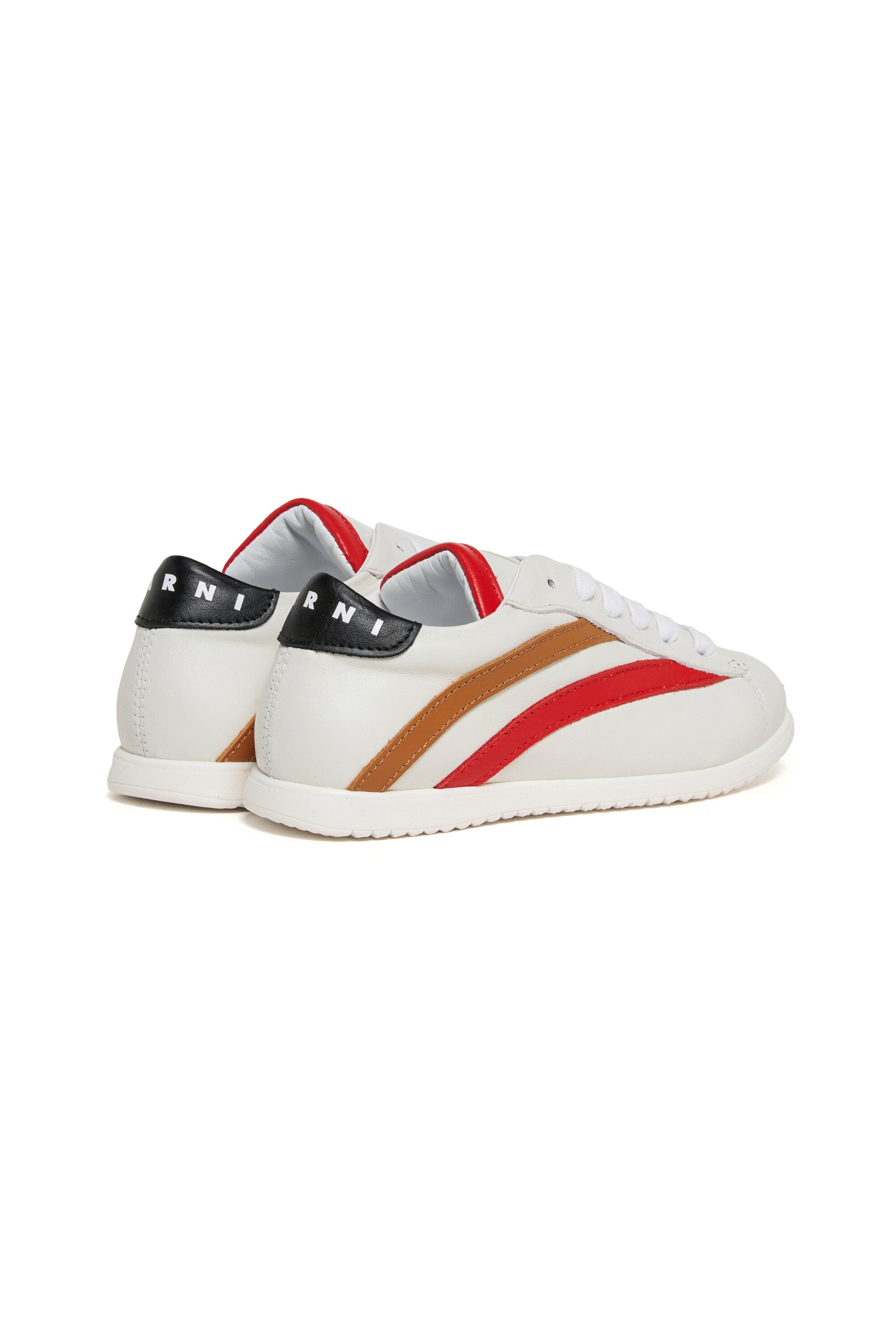 Sneakers with logo on the heel