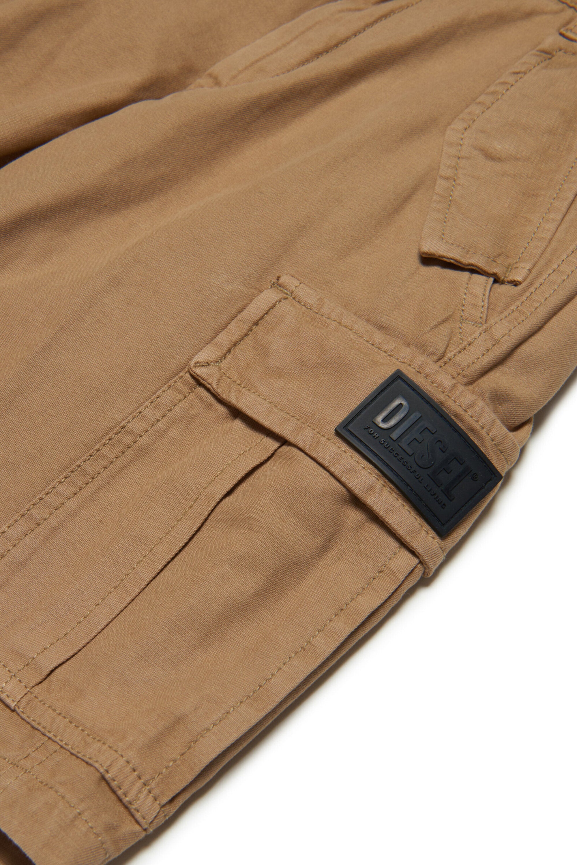 Beige cargo pattern shorts in multi-pocket twill