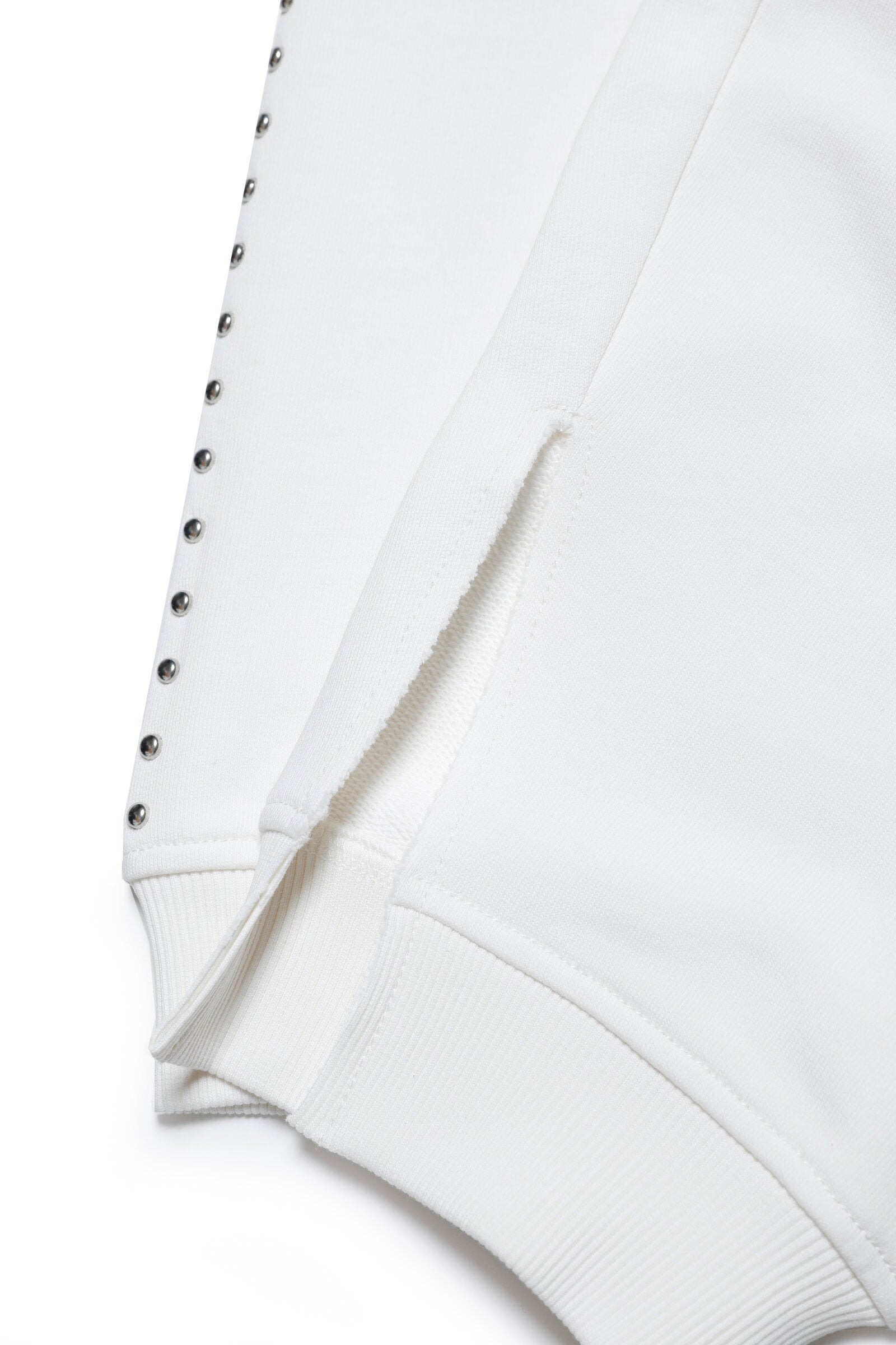 Pantalones deportivos de felpa con detalles de tachuelas