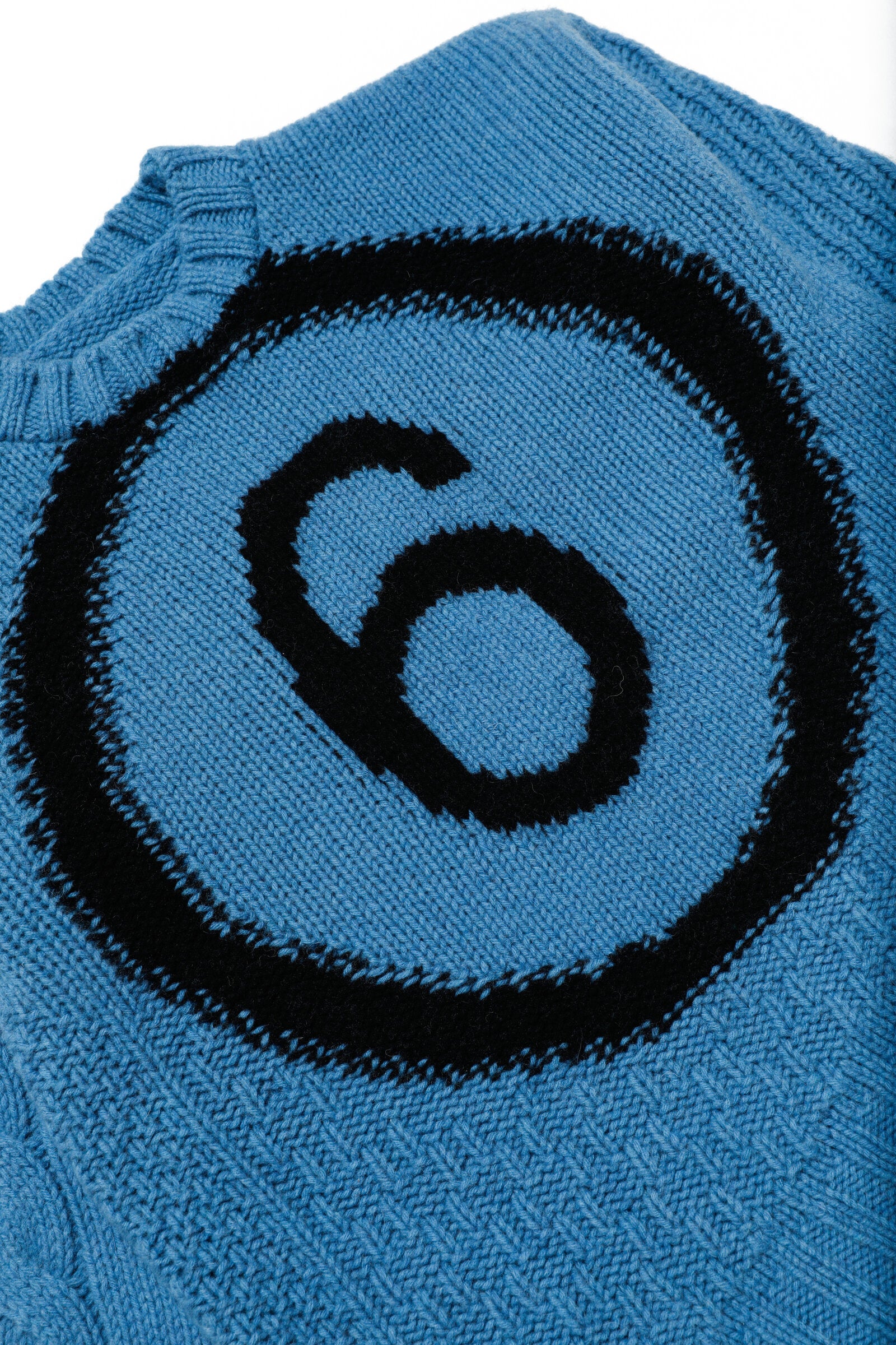 Jersey de cuello redondo en mezcla de lana con logotipo y roturas de efecto vintage