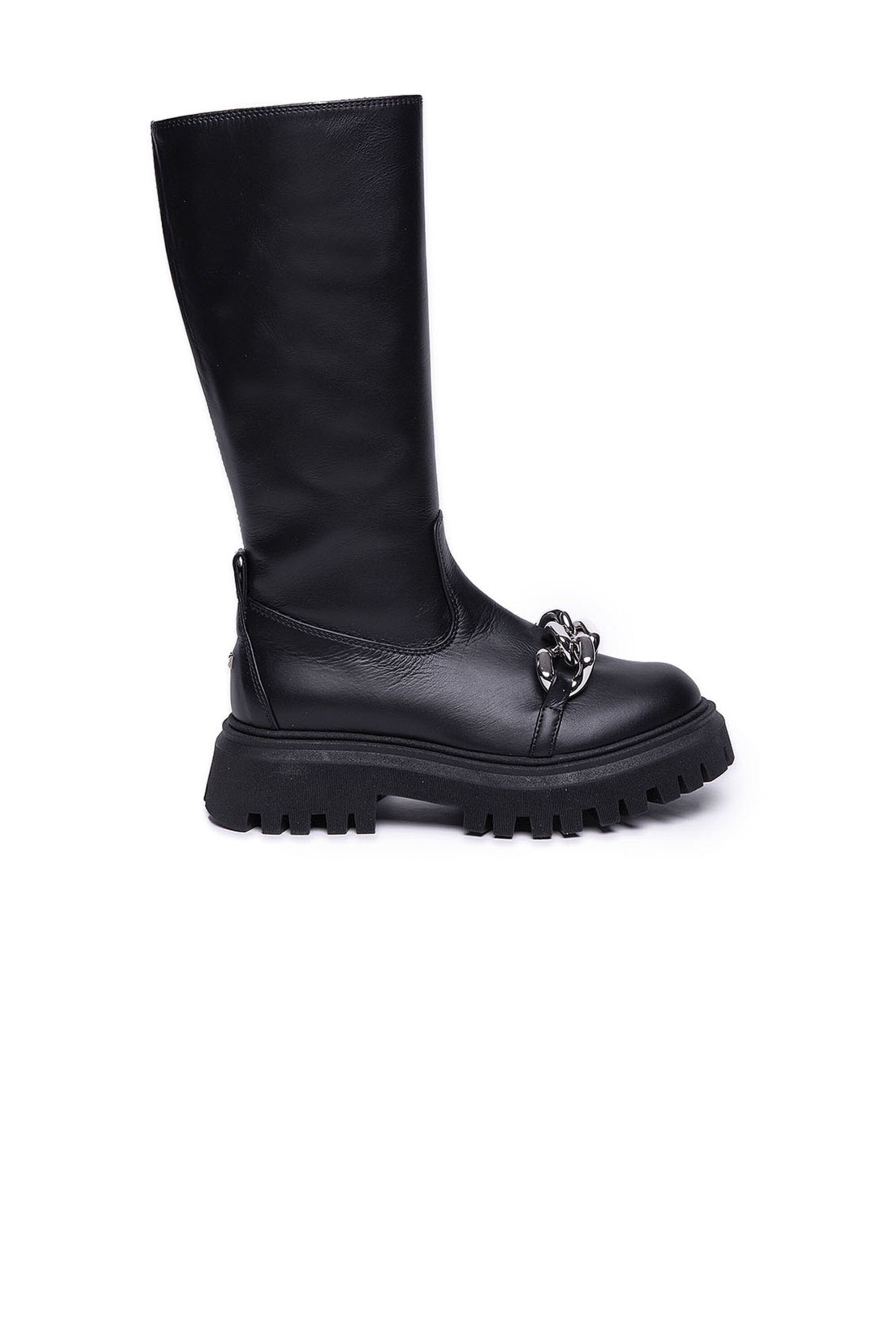 Black boots with chain