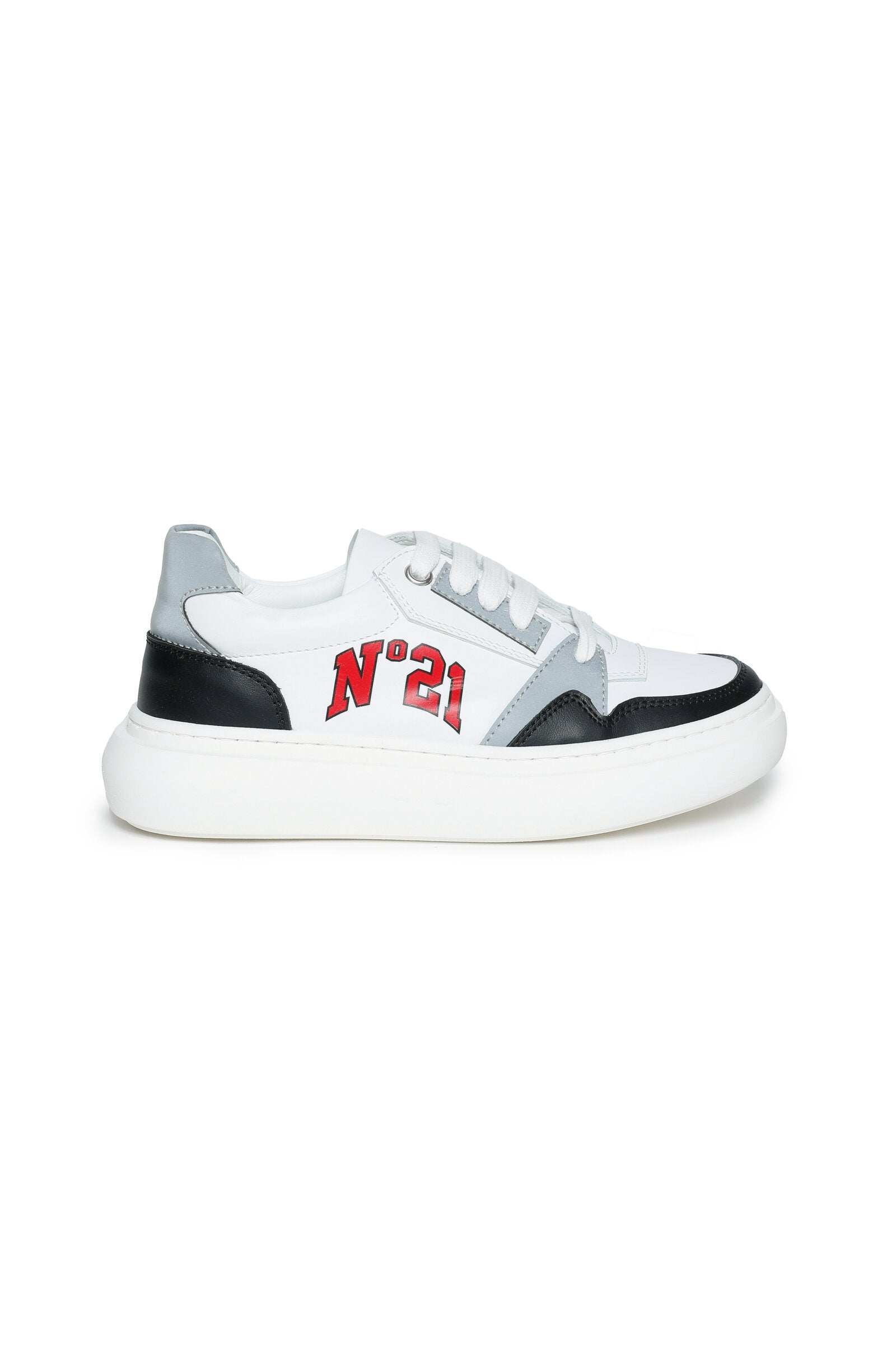 Low-top white sneakers with logo