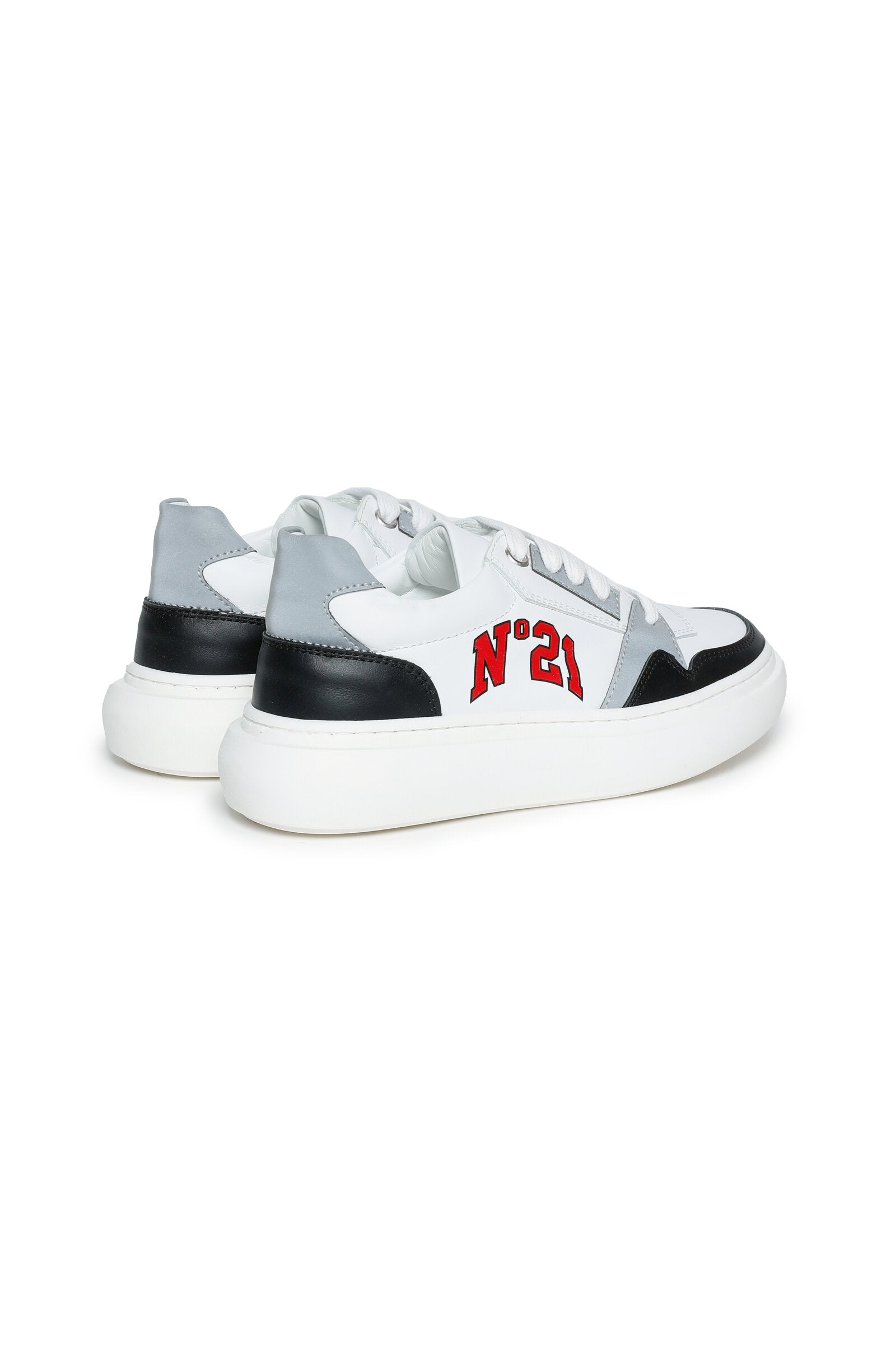 Low-top white sneakers with logo
